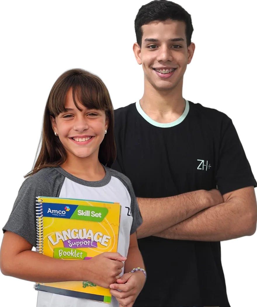 Dois estudantes do Colégio ZH+ com o uniforme da escola